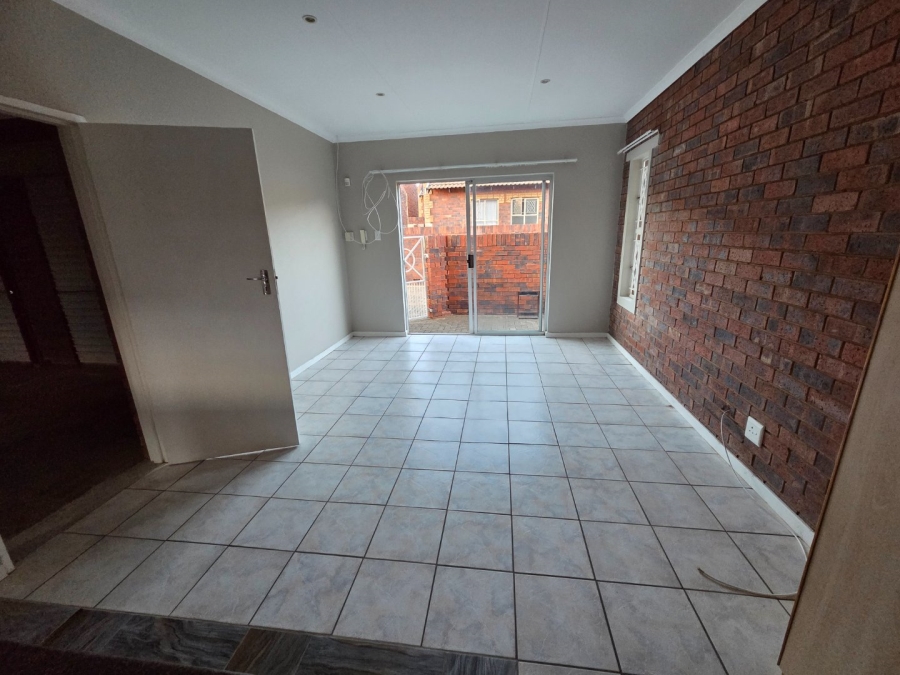 2 Bedroom Property for Sale in Kiepersol Free State